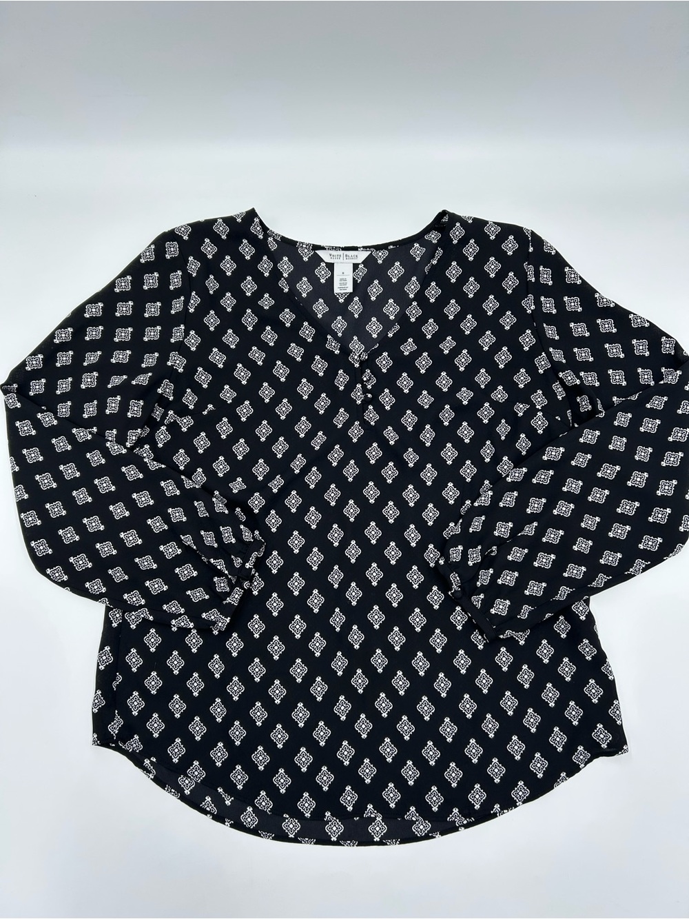 White House Black Market Black and White Geometric V-Neck Blouse 8